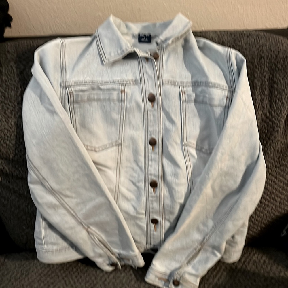Size medium faded Jean jacket